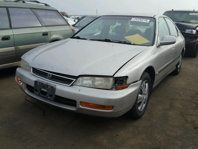 1HGCD563XTA232833 - 1996 HONDA ACCORD LX GRAY photo 2