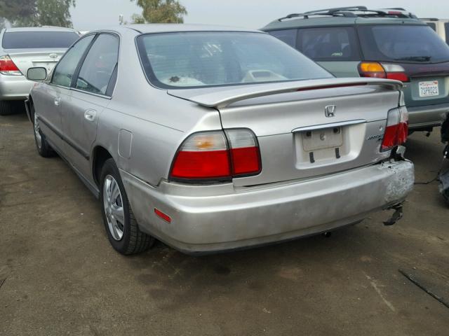 1HGCD563XTA232833 - 1996 HONDA ACCORD LX GRAY photo 3