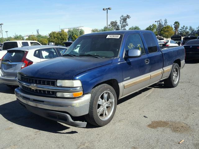 2GCEC19V821359539 - 2002 CHEVROLET SILVERADO BLUE photo 2