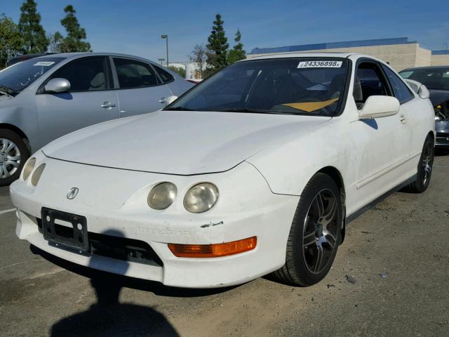 JH4DC4355YS000677 - 2000 ACURA INTEGRA LS WHITE photo 2