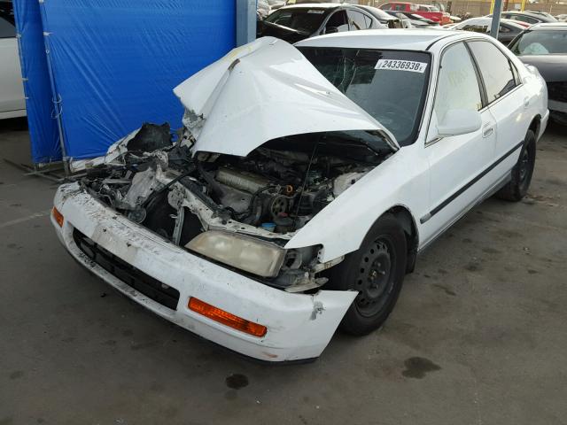 1HGCD5635TA142361 - 1996 HONDA ACCORD LX WHITE photo 2