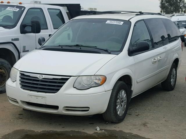 2C4GP44R35R126294 - 2005 CHRYSLER TOWN & COU WHITE photo 2