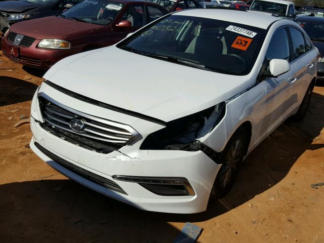 5NPE24AF2FH003276 - 2015 HYUNDAI SONATA SE WHITE photo 2