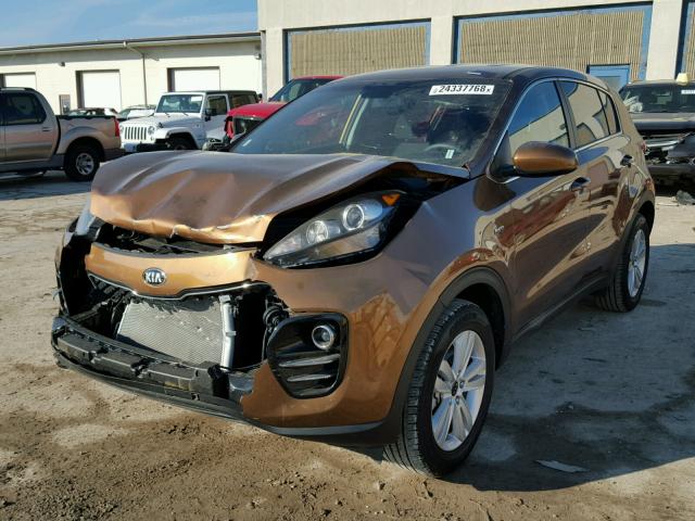 KNDPMCAC1J7313502 - 2018 KIA SPORTAGE L BROWN photo 2