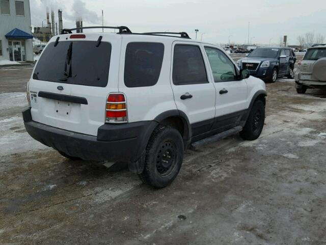 1FMYU03134KA60792 - 2004 FORD ESCAPE XLT WHITE photo 4