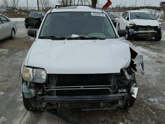 1FMYU03134KA60792 - 2004 FORD ESCAPE XLT WHITE photo 9