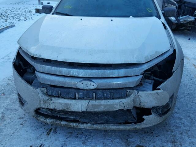 3FAHP0GA0AR195005 - 2010 FORD FUSION S WHITE photo 9