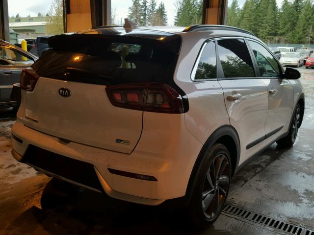 KNDCC3LC2H5050313 - 2017 KIA NIRO EX WHITE photo 4