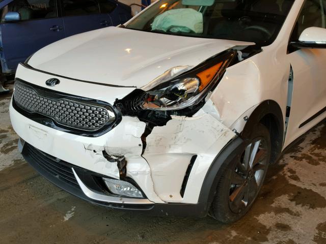 KNDCC3LC2H5050313 - 2017 KIA NIRO EX WHITE photo 9