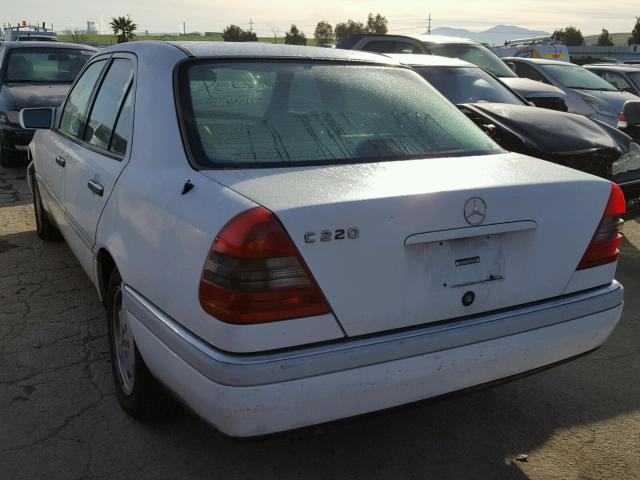 WDBHA22E2RF017816 - 1994 MERCEDES-BENZ C 220 WHITE photo 3