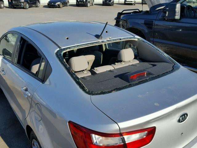 KNADM4A37H6049725 - 2017 KIA RIO LX Արծաթագույն լուսանկար 9