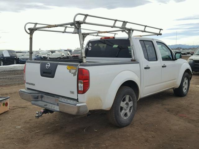 1N6AD07U75C422058 - 2005 NISSAN FRONTIER C WHITE photo 4