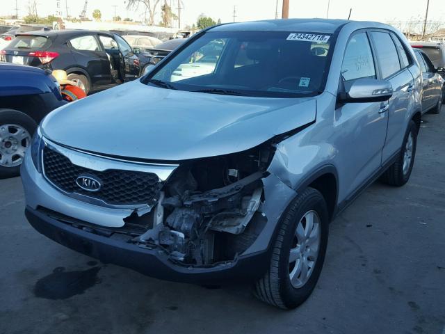 5XYKT3A18CG232207 - 2012 KIA SORENTO BA SILVER photo 2