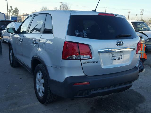 5XYKT3A18CG232207 - 2012 KIA SORENTO BA SILVER photo 3