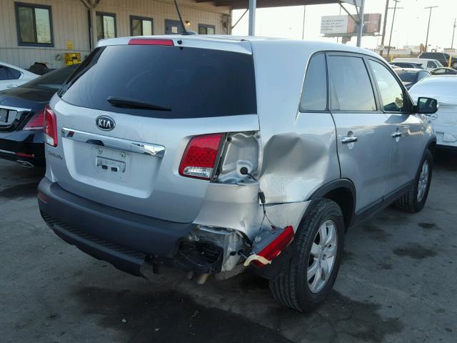 5XYKT3A18CG232207 - 2012 KIA SORENTO BA SILVER photo 4