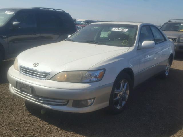 JT8BF28GX15109492 - 2001 LEXUS ES 300 WHITE photo 2