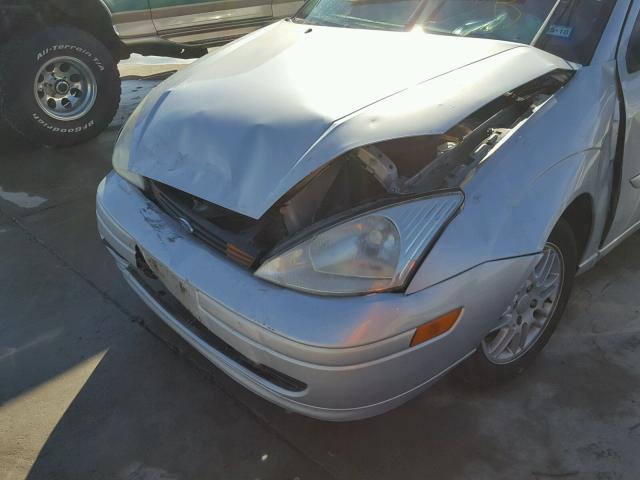 1FAFP36372W282054 - 2002 FORD FOCUS SE SILVER photo 9