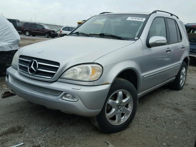 4JGAB75E33A401077 - 2003 MERCEDES-BENZ ML 500 SILVER photo 2