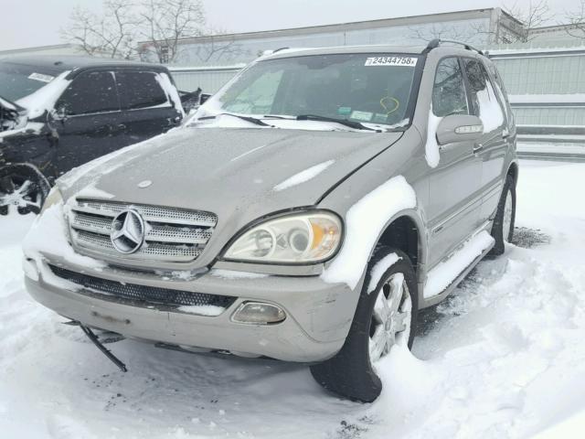 4JGAB57E85A517878 - 2005 MERCEDES-BENZ ML 350 SILVER photo 2