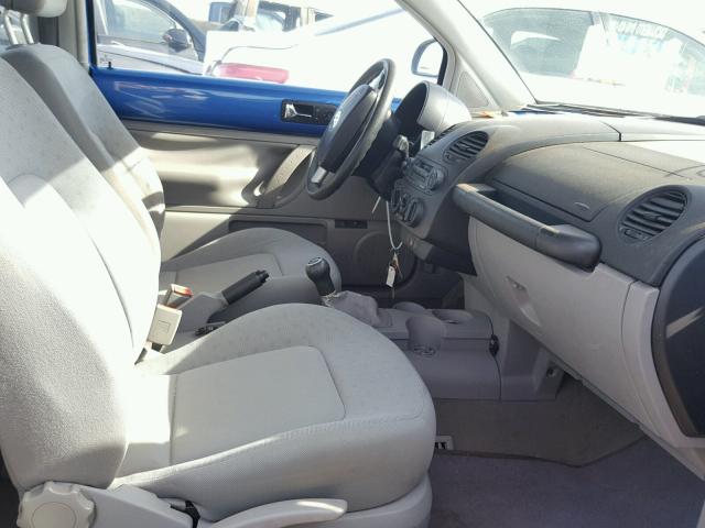 3VWBC21C2YM470847 - 2000 VOLKSWAGEN NEW BEETLE 蓝色 照片 5