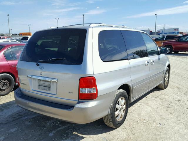 KNDUP131456627862 - 2005 KIA SEDONA EX SILVER photo 4