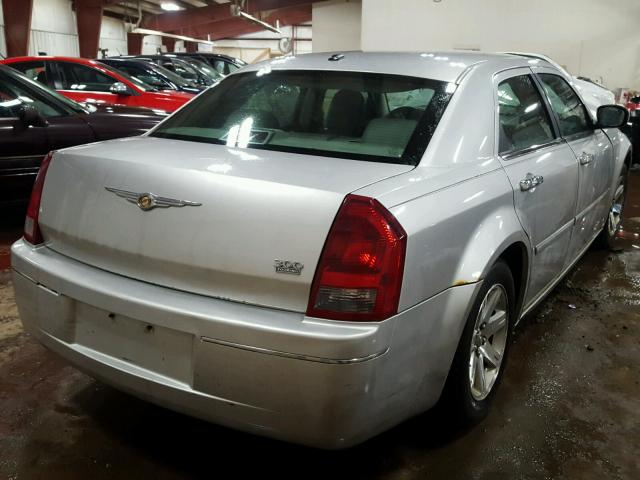 2C3KA53G17H858065 - 2007 CHRYSLER 300 TOURIN GRAY photo 4