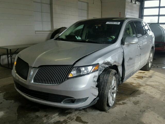 2LMHJ5AT1DBL52837 - 2013 LINCOLN MKT SILVER photo 2
