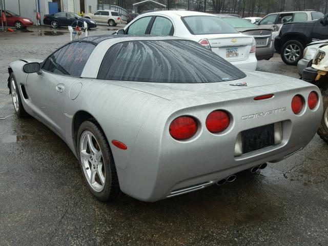 1G1YY22G945126733 - 2004 CHEVROLET CORVETTE SILVER photo 3