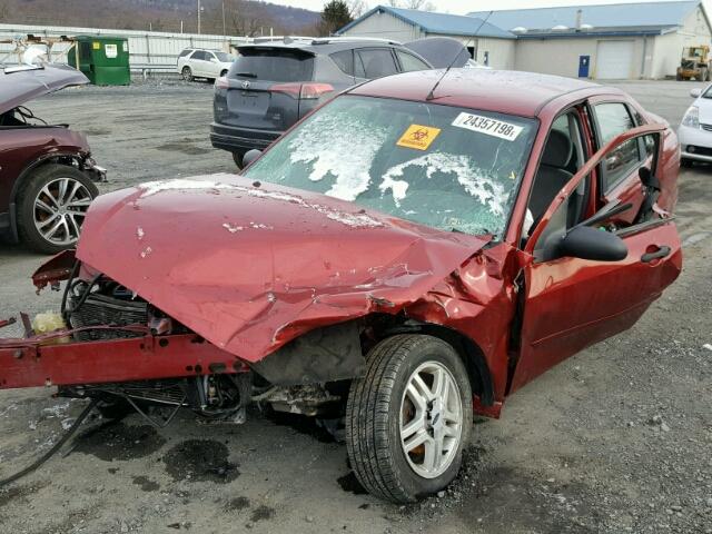 1FAFP3432YW328773 - 2000 FORD FOCUS SE RED photo 2