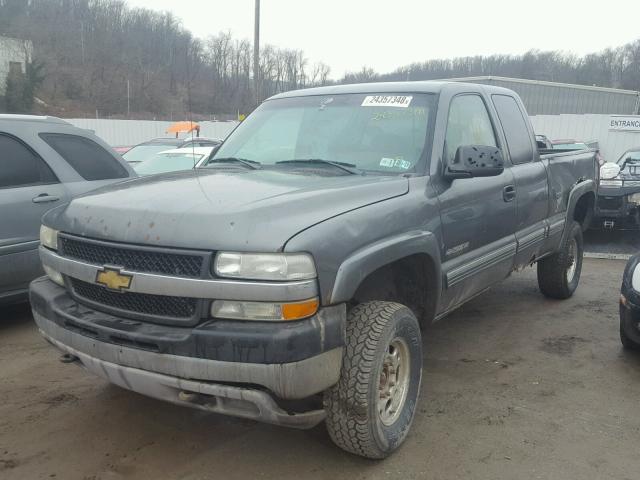 1GCHK29U32E198397 - 2002 CHEVROLET SILVERADO GRAY photo 2