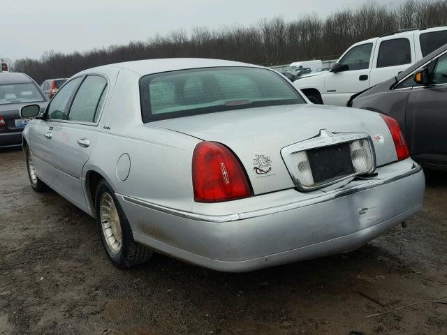 1LNHM81W51Y724550 - 2001 LINCOLN TOWN CAR E SILVER photo 3