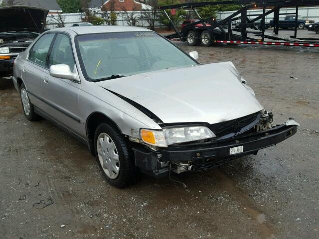 1HGCD5630TA300069 - 1996 HONDA ACCORD LX SILVER photo 1