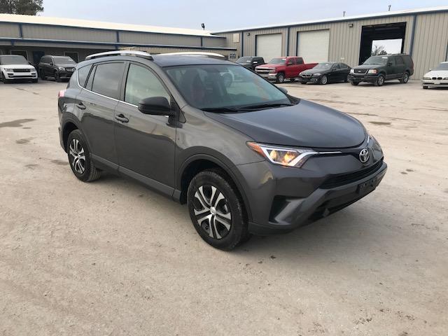 2T3ZFREV9GW239065 - 2016 TOYOTA RAV4 LE Grafit foto 1