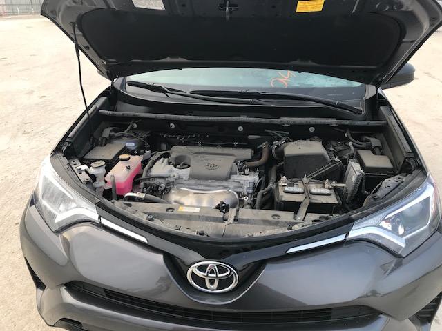 2T3ZFREV9GW239065 - 2016 TOYOTA RAV4 LE Grafit foto 7