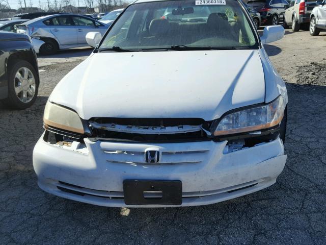 1HGCG16542A067460 - 2002 HONDA ACCORD EX WHITE photo 9