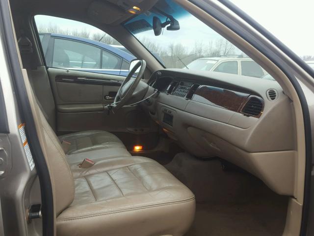 1LNHM81W31Y735546 - 2001 LINCOLN TOWN CAR E TAN photo 5