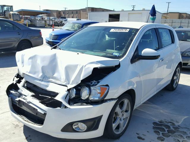 1G1JE6SB2F4101798 - 2015 CHEVROLET SONIC LTZ WHITE photo 2