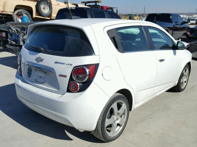 1G1JE6SB2F4101798 - 2015 CHEVROLET SONIC LTZ WHITE photo 4