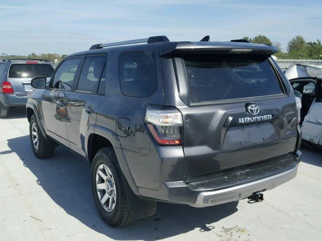 JTEBU5JR5G5388245 - 2016 TOYOTA 4RUNNER SR GRAY photo 3