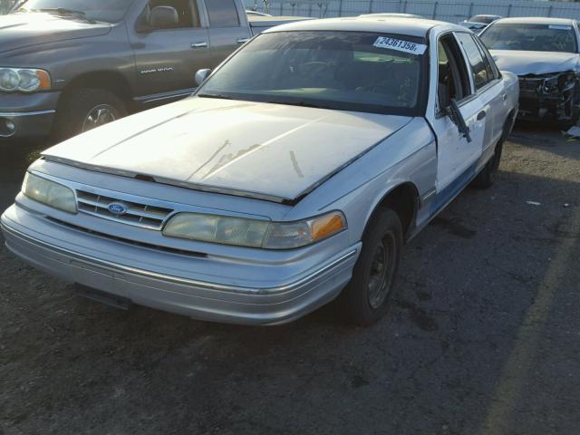 2FALP73W4TX167331 - 1996 FORD CROWN VICT WHITE photo 2