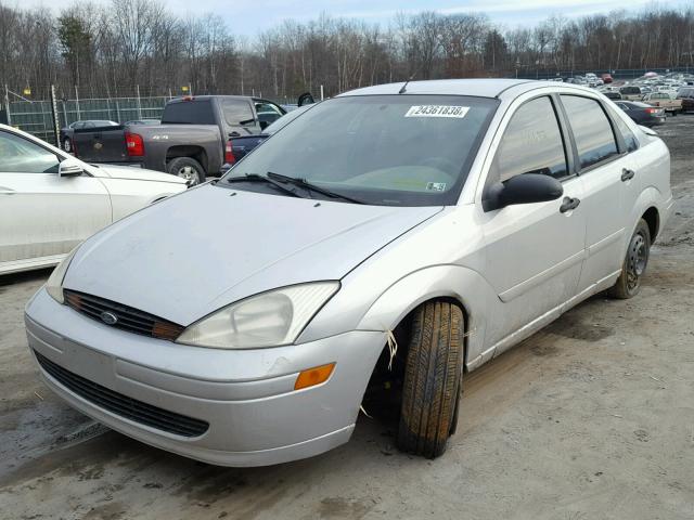 1FAFP3837YW424750 - 2000 FORD FOCUS ZTS SILVER photo 2