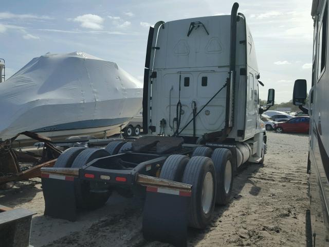 1FUJGLDR09LAD0922 - 2009 FREIGHTLINER CASCADIA 1 WHITE photo 4