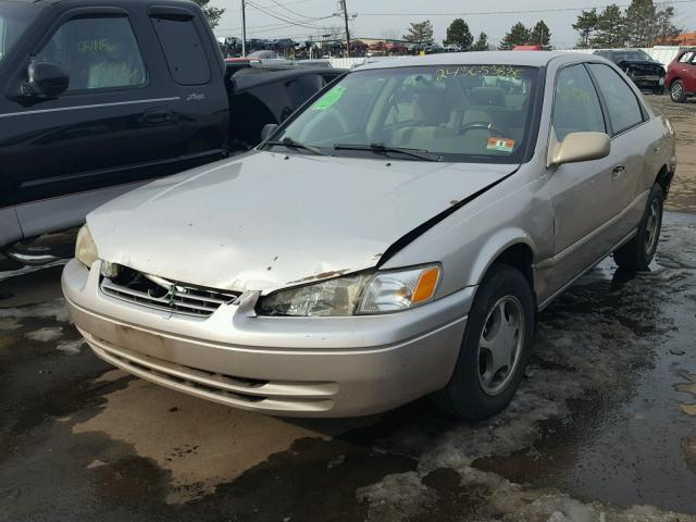 4T1BG22K3XU574119 - 1999 TOYOTA CAMRY CE TAN photo 2