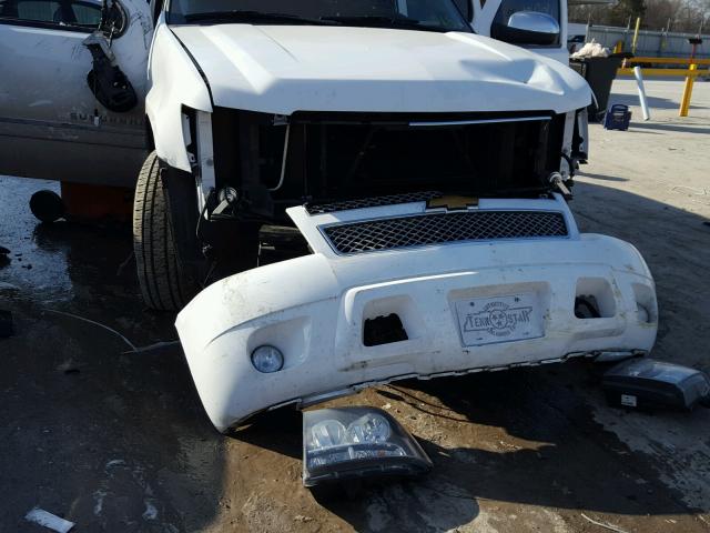 1GNSKKE77DR199030 - 2013 CHEVROLET SUBURBAN K WHITE photo 9