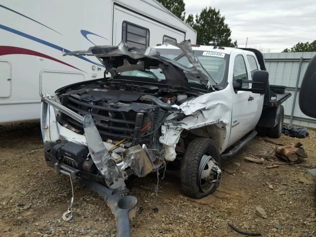 1GDJK73669F111164 - 2009 GMC SIERRA K35 WHITE photo 2