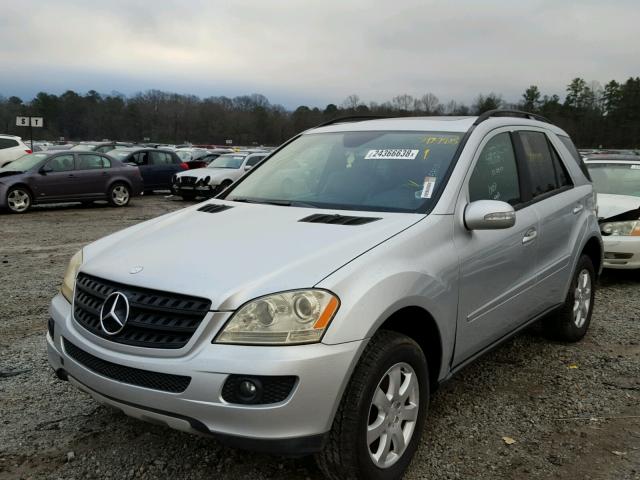 4JGBB86E16A094263 - 2006 MERCEDES-BENZ ML 350 SILVER photo 2