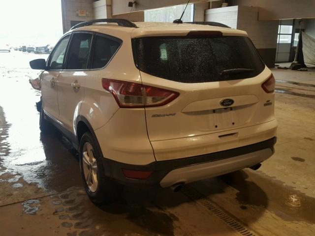 1FMCU0GX5GUB30178 - 2016 FORD ESCAPE SE WHITE photo 3