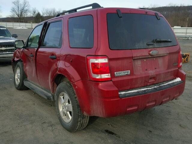 1FMCU9D78BKB18281 - 2011 FORD ESCAPE XLT RED photo 3