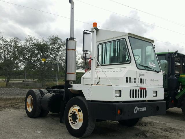 304612 - 2004 OTTAWA YARD TRACTOR 30 WHITE photo 1