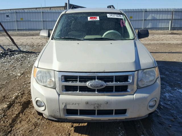 1FMCU03Z98KB27546 - 2008 FORD ESCAPE XLT WHITE photo 9